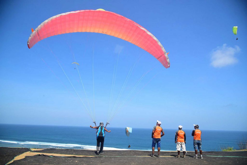 Paragliding in Bali, Temple Pilots