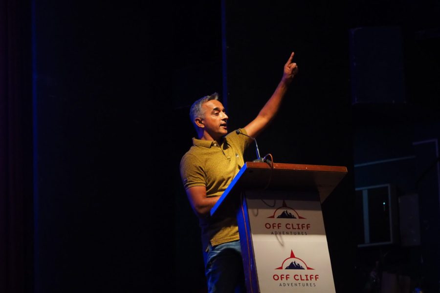 Avi Malik speaking about Why Do We Want to Fly and paragliding.